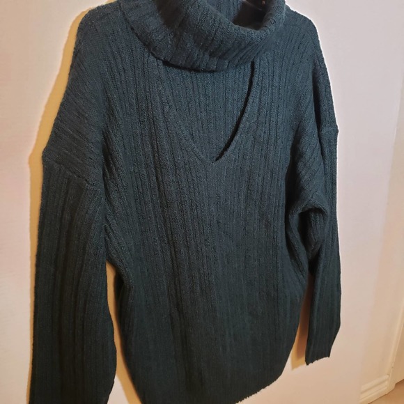 CAbi | Sweaters | Cabi Tryst Keyhole 